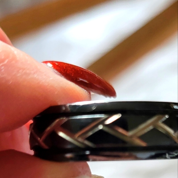 Men's Titanium Wedding Band - Picture 1 of 3
